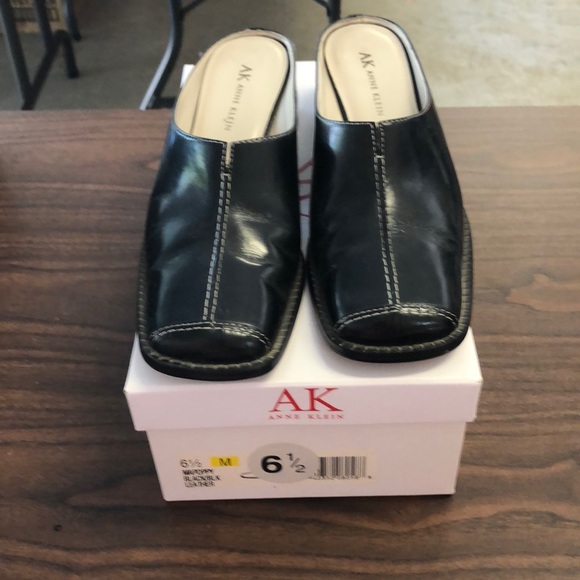 Anne Klein - Picture 2 of 2